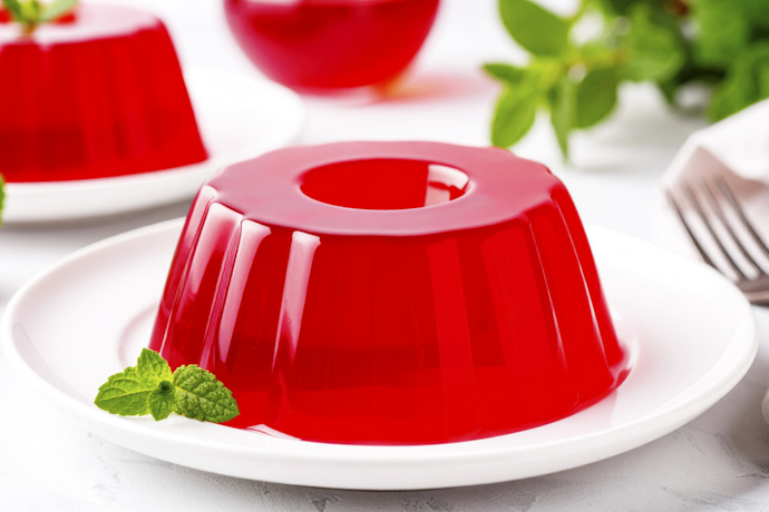 Comer gelatina para evitar producir una hemorragia dental en casa.