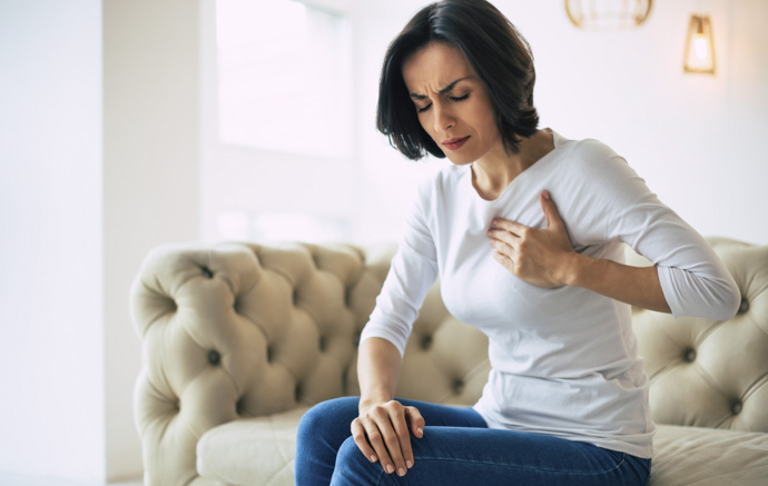 Infarto de miocardio como posible causa de dolor en el costado izquierdo.