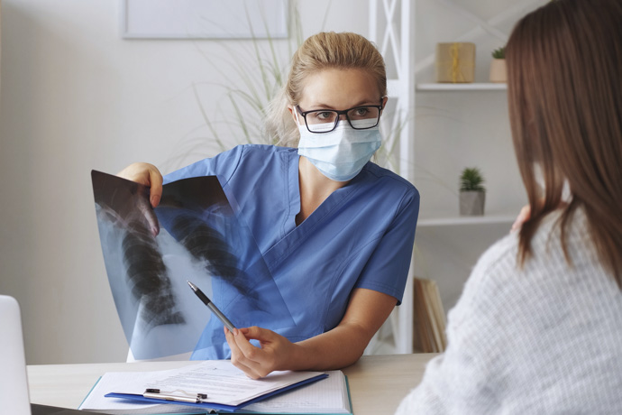 Médico explica problema en pulmones