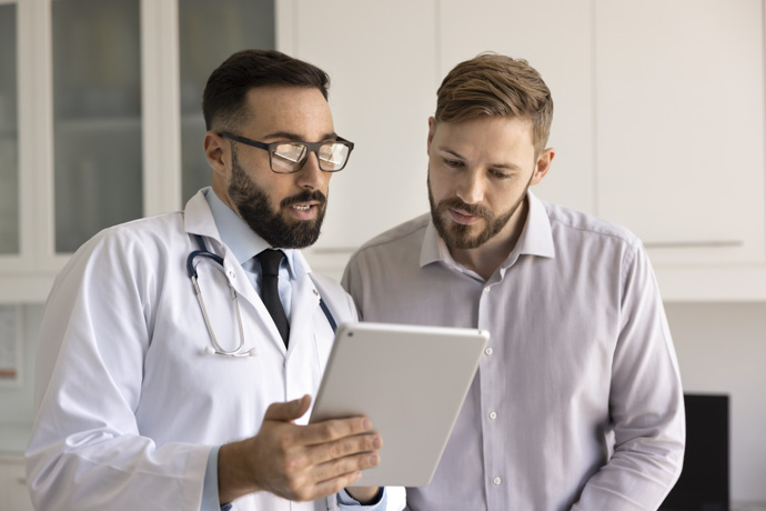 édico explica resultado de pruebas de laboratorio