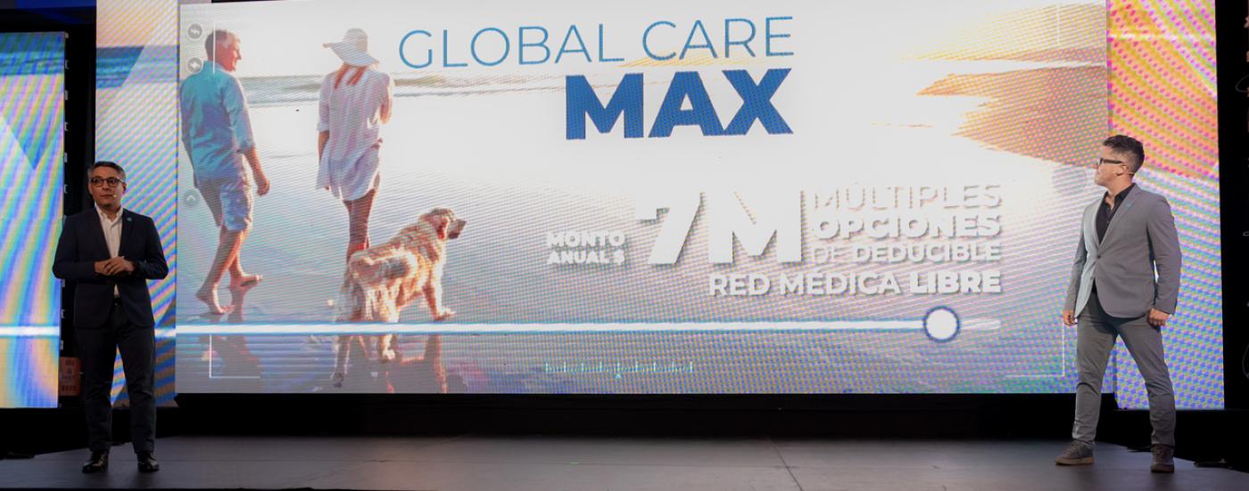 Reinaldo y Guillermo (equipo Bupa) presentando el producto Global Care Max