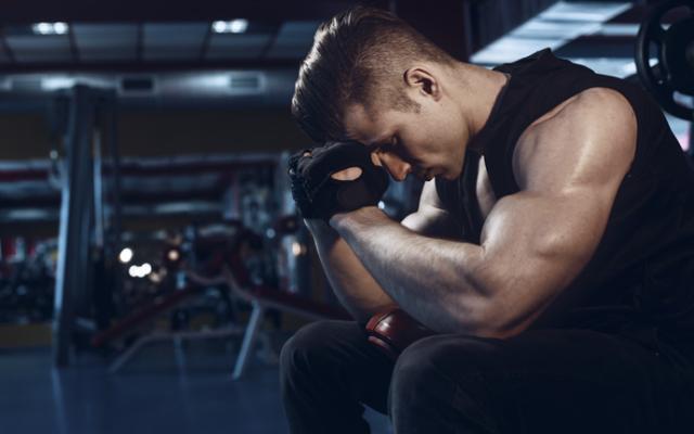 hombre con problemas por testosterona alta