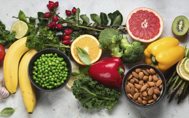 Alimentos con vitamina C como remedio casero para subir las defensas. 