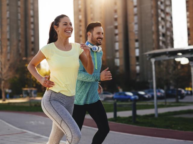 Mujer empezando a correr desde cero