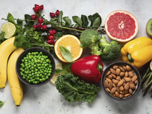 Alimentos con vitamina C como remedio casero para subir las defensas. 