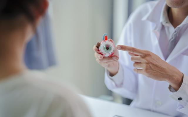 Médico explica problemas de vista por diabetes