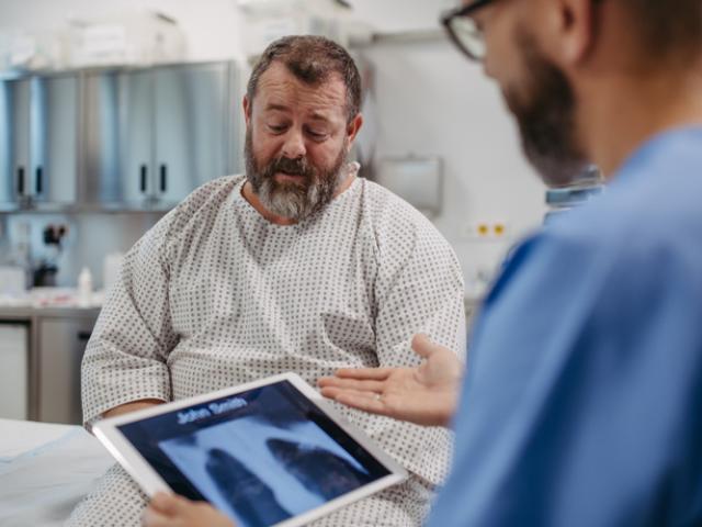 hombre con cáncer y sobrepeso